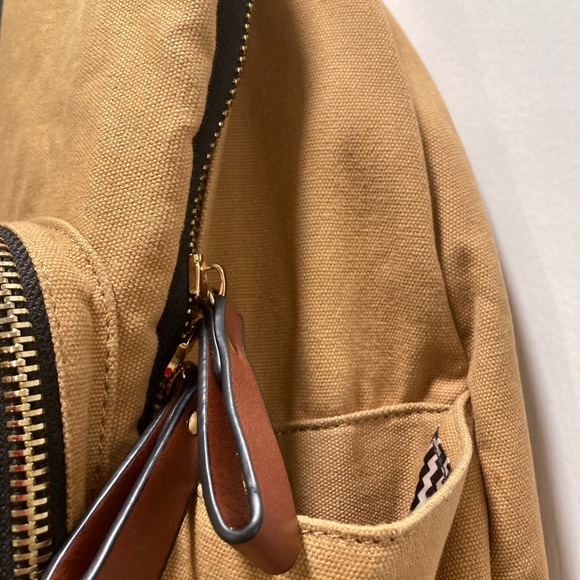 Backpack - Picture 6 of 8